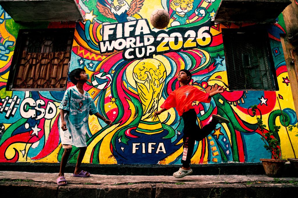 Farebný motív FIFA World Cup 2026 symbolizujúci vrcholové futbalové podujatie.